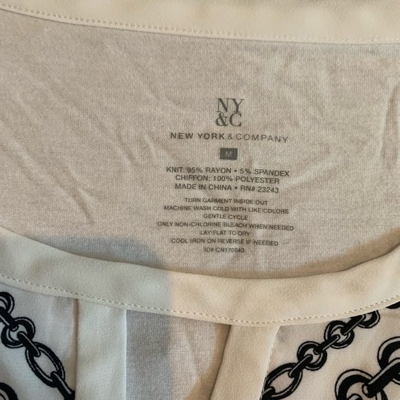 Key hole chain design tank top. Size medium. - Picture 7 of 9